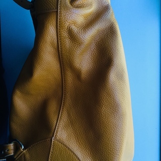 最終お値下げしました◆GAYAリュック本革◆カーキ 黄色 がま口男女兼用 used の画像