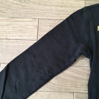 韓国系ブランド、rayalice のキラキラビス付 黒×ゴールドのカッコいいロンT 120㎝の画像