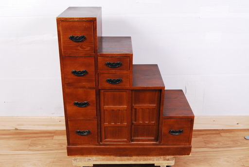 1563 階段箪笥 飾り棚 4段 小引出し 和家具 金具装飾 高さ81cm 幅73cm　アントレ