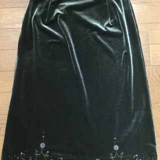 Kettyグリーンベロアにビーズのスカート