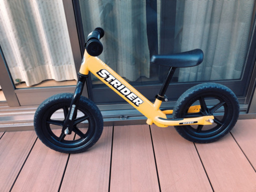 黄色のストライダースポーツ