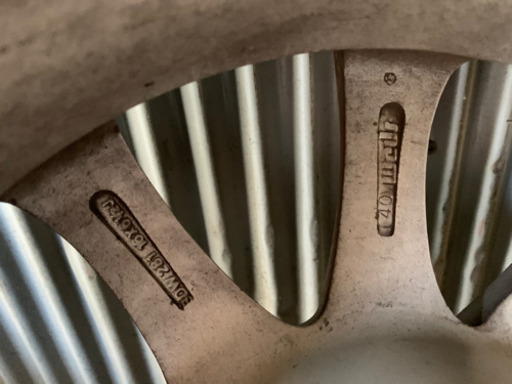 16インチ アルミホイールスタッドレス付き