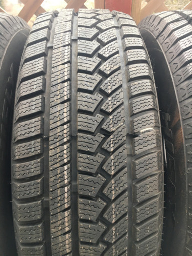 235/65/17スタッドレス未使用品
