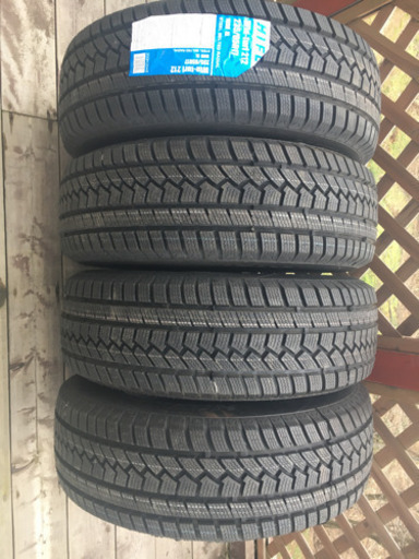 235/65/17スタッドレス未使用品