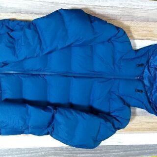 ユニクロ シームレスダウンパーカー メンズLの画像