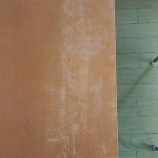 木製ダイニングテーブルの画像