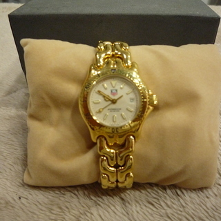 ほぼ新品未使用】タグホイヤーの腕時計 （ レディース のゴールド