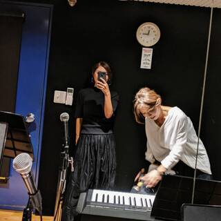 【山手線内駅近スタジオ】1回から受けられるワークショップシステムのボーカルスクール🙌歌手、声優、アイドルユニット、ものまねシンガー、役者、芸人さんまで様々なジャンルの方をサポートする【うたLab.】のマンツーマンレッスンの画像