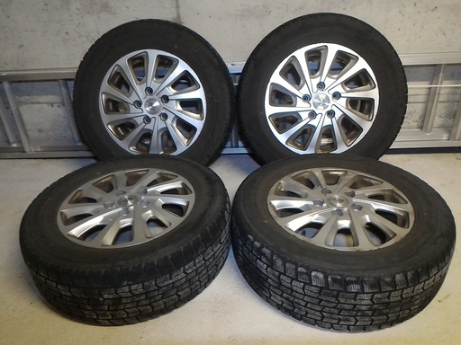 スタッドレスタイヤ205/65R15(ホイール付)