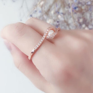 【美品】海外ブランドの2本指の指輪の画像