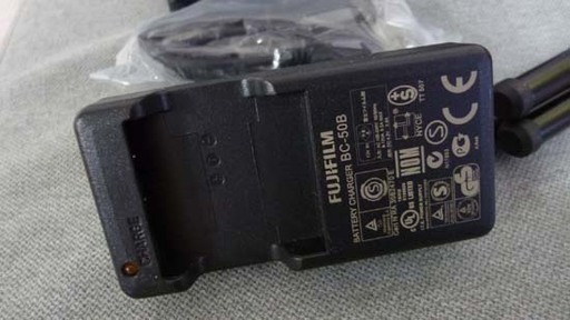 値下げしました！ 美品 富士フィルム FUJIFILM XF 1 プレミアムコンパクトデジタルカメラ ブラック 64GB SDカード・ミニ三脚・カードリーダー付 札幌 中央区