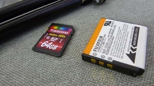 値下げしました！ 美品 富士フィルム FUJIFILM XF 1 プレミアムコンパクトデジタルカメラ ブラック 64GB SDカード・ミニ三脚・カードリーダー付 札幌 中央区