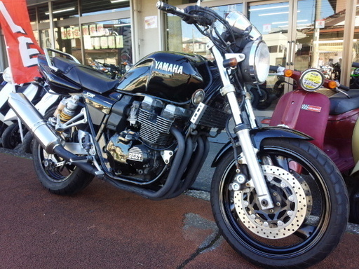 NO.3002　ＸＪＲ４００Ｒ－３　空冷４サイクル１６バルブ４気筒エンジン　ブラック　☆彡