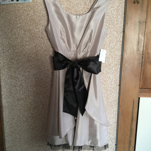 【新品】パーティワンピース。