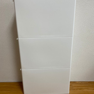 細めな、キッチンとかの隙間に置けるカラーボックスの画像