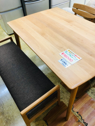 値下げしました早い者勝ちですよ♪✨きれいなダイニングセット✨イス2脚＋ベンチイスセット✨テーブルサイズ（約）１２０×８１×高さ７１ｃｍ