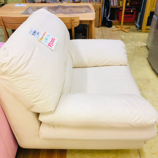 値下げ🤩早い者勝ち😡大きめの白に近いベージュ系◆1人掛け　ソファ◆入荷しました♪ゆったりサイズ◆幅110ｃｍ×奥行90ｃｍ×高さ86ｃｍの画像