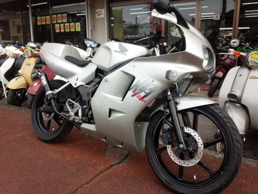 NO.3023　ＮＳ－１　後期　水冷２サイクルエンジン　６速ギヤ　７．２馬力　シルバー　☆彡