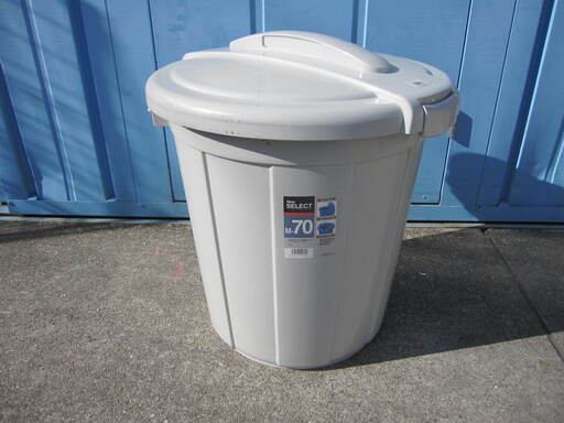 ポリバケツ　蓋付き　70Ｌ