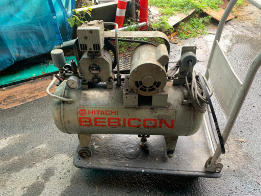 日立　コンプレッサー