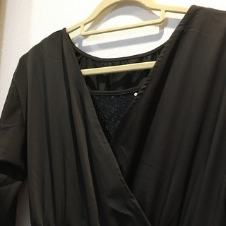 黒カシュクールワンピースの画像