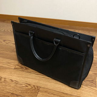 就活始めようセット！スーツ/シャツ/スーツケース/スーツカバンのセット。ネクタイとネクタイピンもオマケ！の画像
