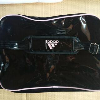 adidas 値下げしました アディダス エナメル スポーツバック ショルダーバック ピンクの画像