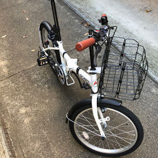 折りたたみ自転車の画像