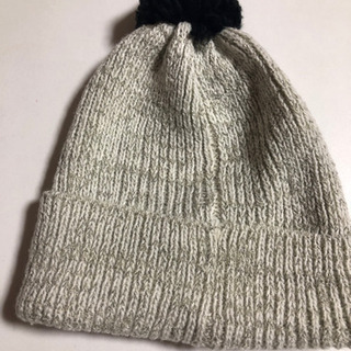 H &Mのマフラーと帽子の画像