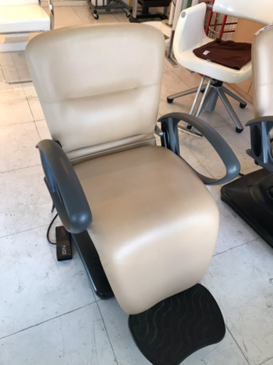 価格変更しました。美容室什器まとめて1万円です