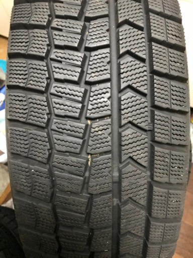 スタッドレスタイヤ　205/60R16