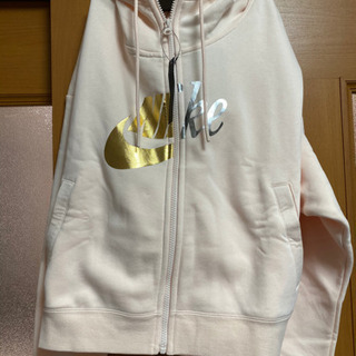 新品☆NIKE☆パーカー