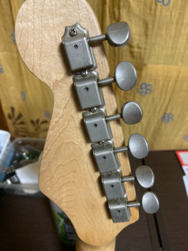 メーカー不明　ペグはエリッククラプトンモデルピックアップフェンダー Mexico