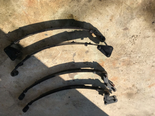 アピオの、2.5 インチ リーフ＆中折れシャックル 反転防止シャックル付き