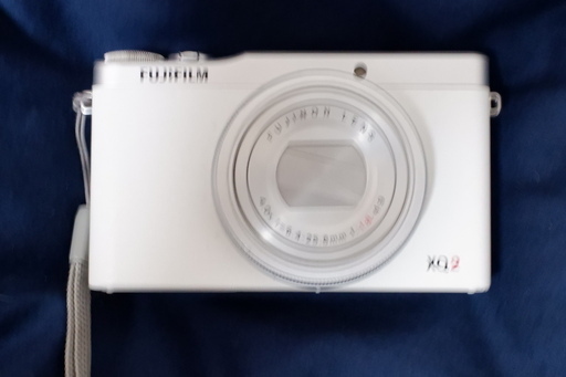 富士フイルムコンパクトデジタルカメラ XQ2 ホワイト（本体のみ）