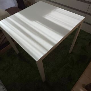 IKEA 2人用ダイニングテーブル＆椅子２脚(クッション付) 12/15 20:00更新の画像