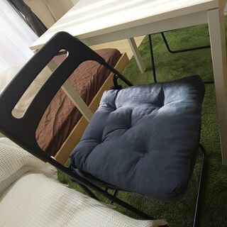 IKEA 2人用ダイニングテーブル＆椅子２脚(クッション付) 12/15 20:00更新の画像