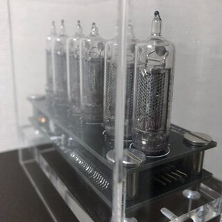 廃盤のニキシー管時計の画像