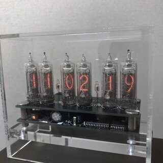 廃盤のニキシー管時計