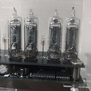 廃盤のニキシー管時計の画像