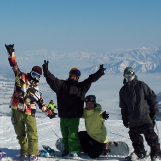石打丸山スキー場のペンション　週末通いまたは長期・短期住み込みスタッフ募集　スノーボードやスキーをたくさん滑りたい人の望みを叶えますの画像