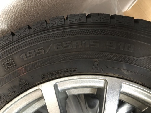 スタッドレスタイヤ 195/65R15 VOXY