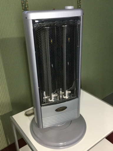 中古　2003年製　遠赤外線ストーブ　縦型 　幅33.7　　奥行33.7　　高さ66.5  （ｃｍ）　遠赤外線ヒーター　電気ストーブ