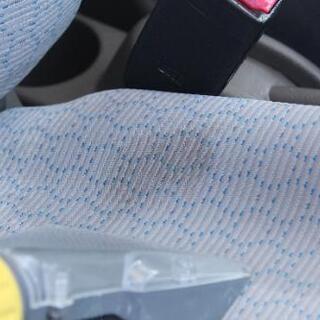 お車のシートに何かこぼした、嘔吐した、お漏らしで臭い等々、困った‼️有りませんか？汚れ臭い綺麗に致します！当社は市内出張無料でご自宅で洗浄します！困ったらシート洗浄専門の当社でご相談下さい！早い！安い！綺麗！お見積勿論無料ですよ。 - 鹿児島市
