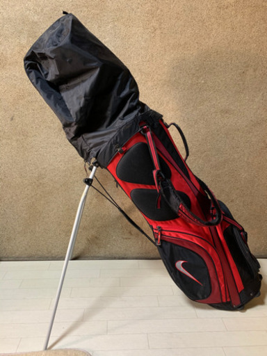 ナイキ　スタンド付きバッグ