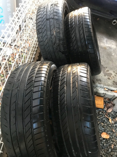 タイヤ　225/55 R17