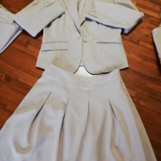 レディーススーツ4点セットの画像