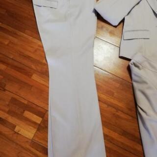 レディーススーツ4点セットの画像