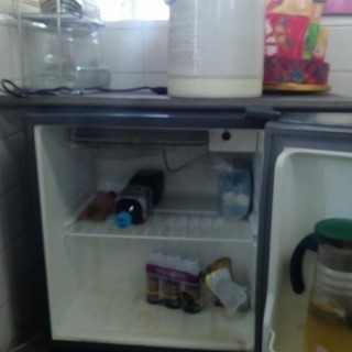 KOIZUMI社製　小型冷蔵庫　45cm□の画像