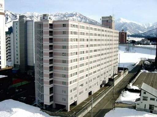 リゾートマンション・ロイヤルプラザ湯沢　2F 所有日年間108日 10分の3の持分所有権をお譲り致します。